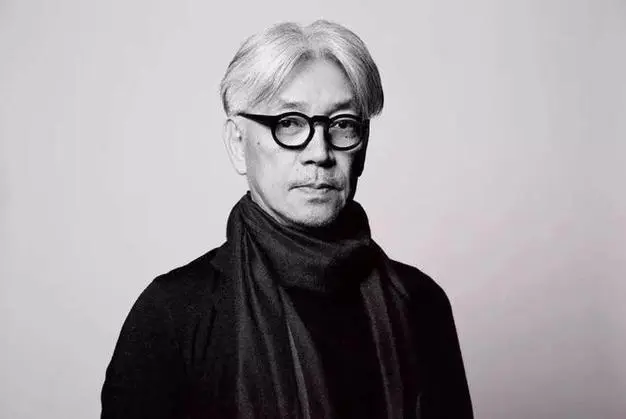 Prestația muzicală finală a profesorului muzician Ryuichi Sakamoto